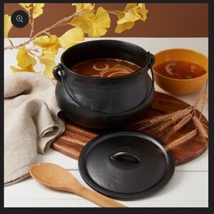 New Smith Clark 6-Quart Cast Iron Cauldron Pot with Handle